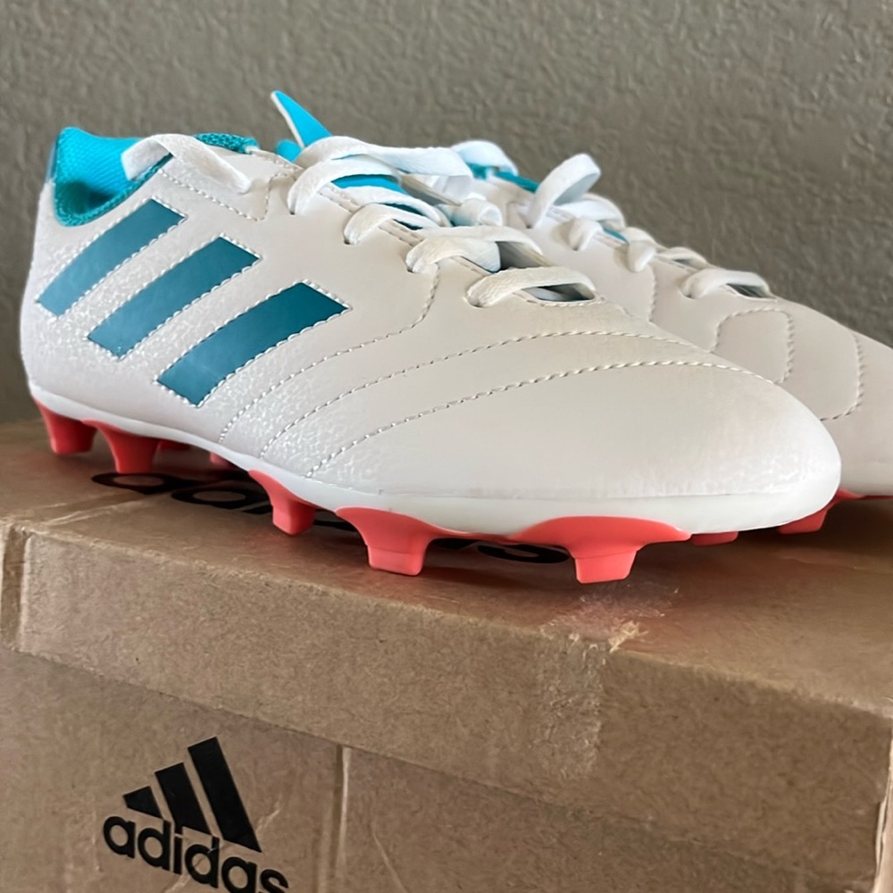 Adidas youth soccer shoes